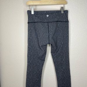 Lululemon Heather Black / Gray / White Capri Leggings, pants Size 4.